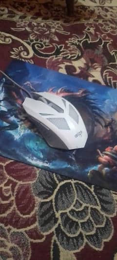 Gaming Mouse + mouse pad.