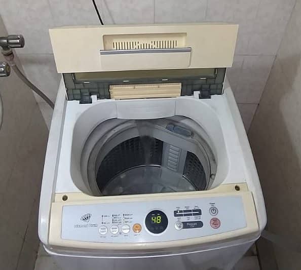 kheraab  Samsung automatic washing machine 8Kg capacity 6