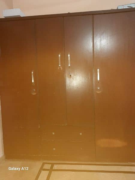 King size bed with four door wardrobe 4