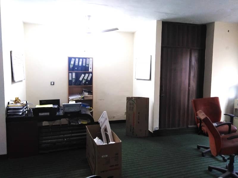 450 Sq Ft Brand New Corporate OFFICE FOR RENT GULBERG 3 0