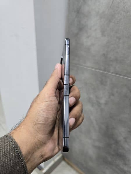 Samsung Galaxy Z flip 5 8/256gb PTA with warranty 2