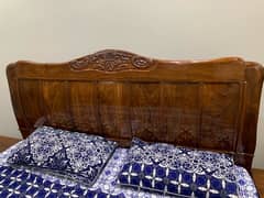 pure seesham wood bed set King size with dressing (Cal me If intrsted)