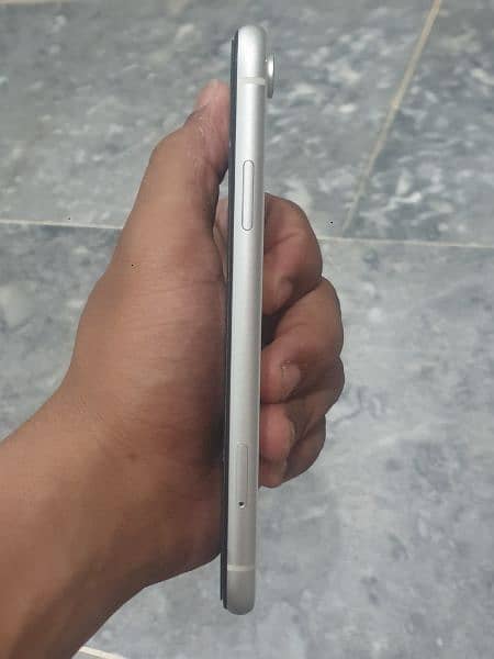 iPhone xr 10/10 condition 3