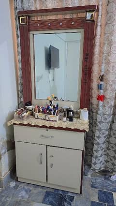 bed,dressing table and wardrobe