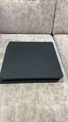 PS4-Slim 500gb Black with 2 controllers