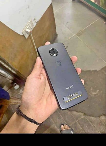 Moto Z4 4/128 gb 4