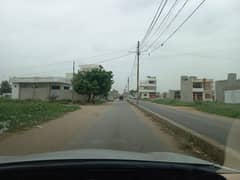 400 Sq Yd Plots Sale in 40 Feet Road Saadi Town Block 7