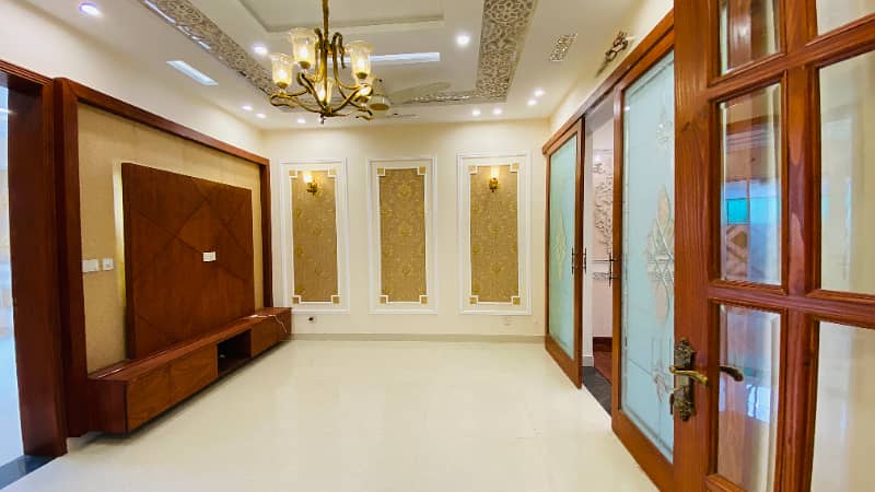 10 Marla Top Class Bungalow For Sale In DHA Phase 7 Lahore 5