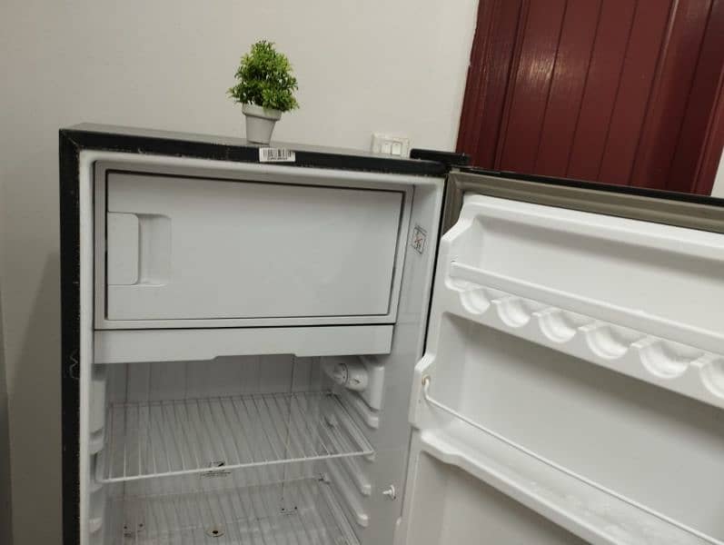 Dawlance Room Fridge + Freezer Mini 1089248679