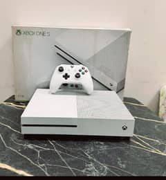 Xbox  one S 1TB in very good condition