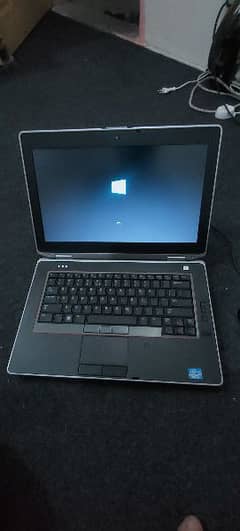 Dell Generation i7 , 8 GB Ram 300 GB room with all accessories