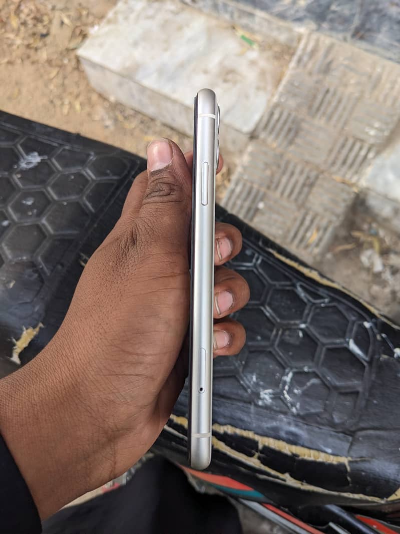 Iphone 11 PTA approved 4