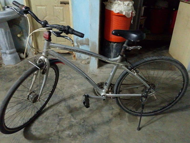 OFFICE PRESS HYBRID BICYCLE WITH ALUMINUM BODY FRAME N SHEMANOO GEARS. 0