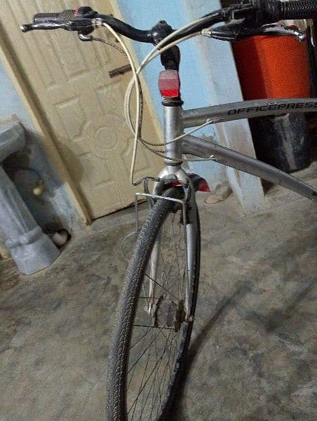 OFFICE PRESS HYBRID BICYCLE WITH ALUMINUM BODY FRAME N SHEMANOO GEARS. 1