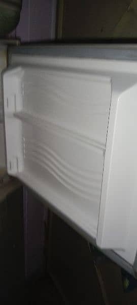 Dawlance Medium Size Refrigerator 2