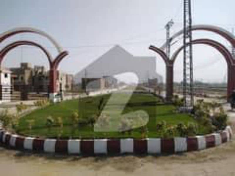 Sadiq livna sector 5 park facing plot Available 1