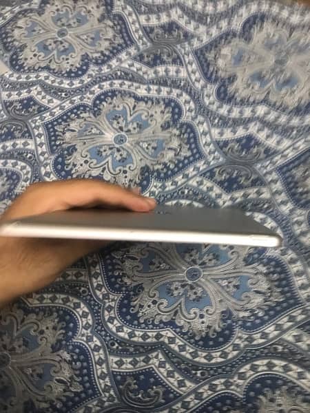 apple ipad 5th gen 128GB 5