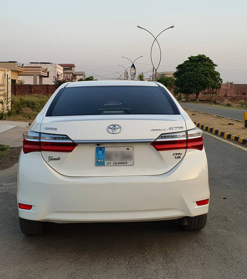 Toyota Corolla Altis Grande 1.8L – White 3