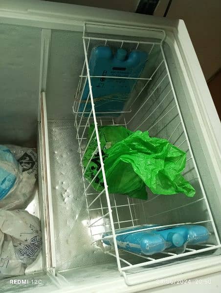 Dawlance deep freezer for urgent sale 9