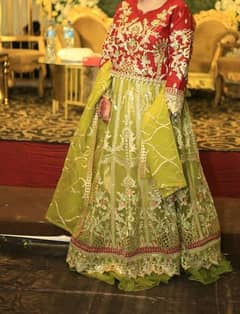 mehndi designer lehnga outfit