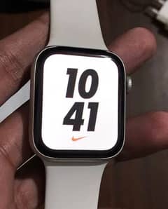 Apple Watch SE in Mint Condition 9/10 For Sale!