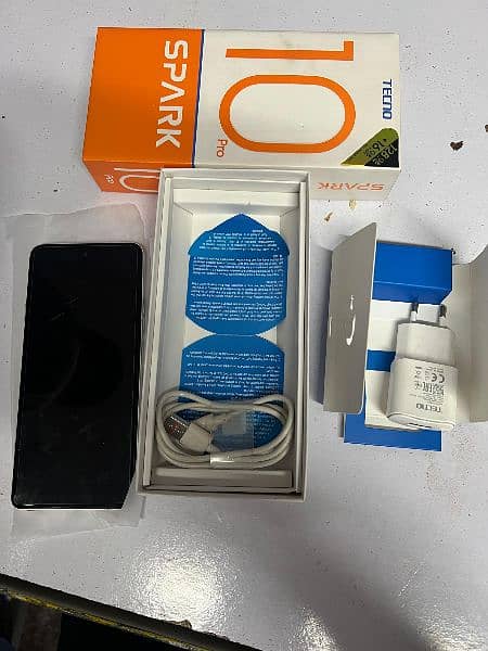 Tecno spark 10 pro     16 gb ram.               128 gb rom. 1