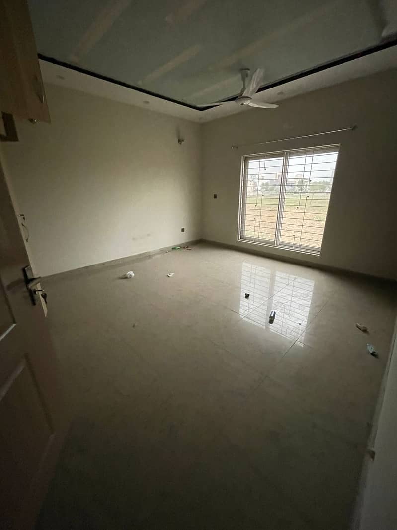 8 Marla Tile Floor Lower portion With Gas available for rent near masjid park 0