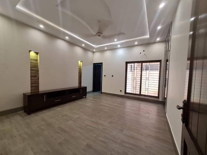 10 Marla Luxury New House For Rent In Bahria Town Lahore 3
