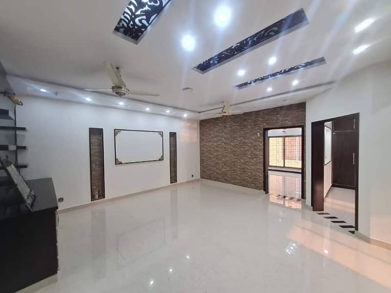 10 Marla Luxury New House For Rent In Bahria Town Lahore 5