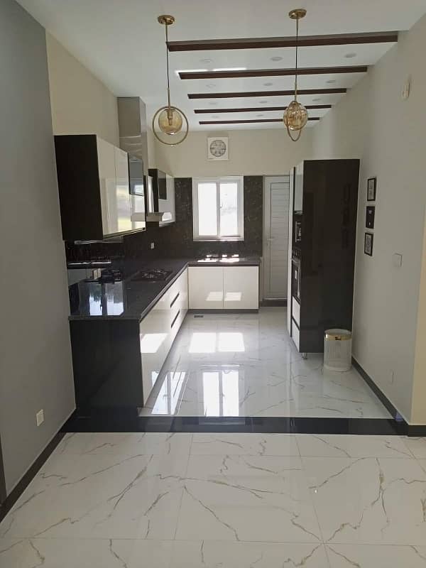 10 Marla Luxury New House For Rent In Bahria Town Lahore 7