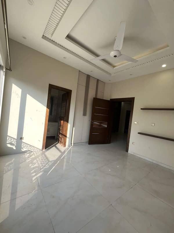 10 Marla Luxury New House For Rent In Bahria Town Lahore 3