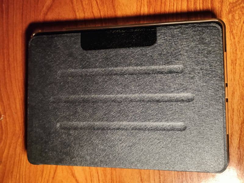 Ipad 9 gen (with Keyboard and Cover) 8