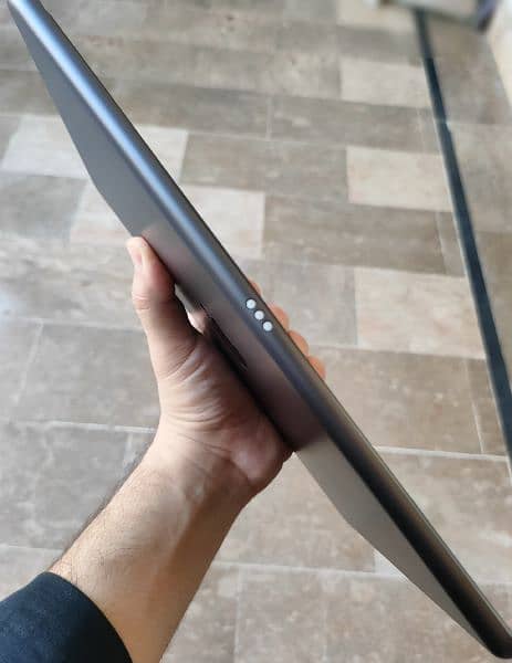 Ipad 9 gen (with Keyboard and Cover) 9