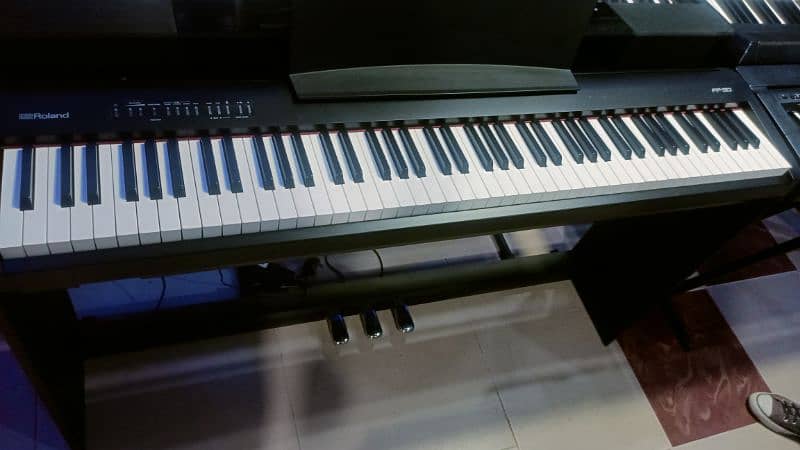 Roland FP-30 88-key Digital piano with original stand & 3pedal unit 4