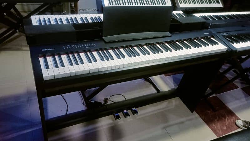 Roland FP-30 88-key Digital piano with original stand & 3pedal unit 7