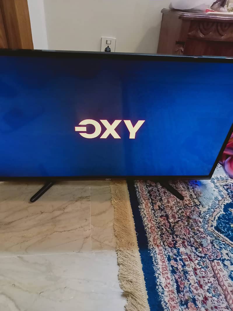 Oxy Led 43 Inch  Tv with box 2