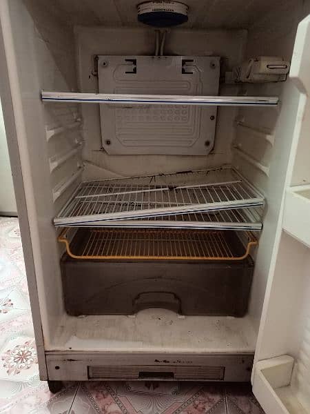 Dawlance Fridge For Sell In Good Condition 9