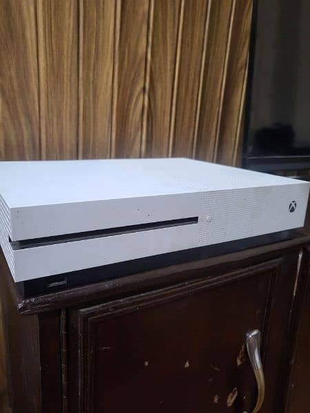 Xbox one s 1tb with 15 installed games and 162 in library 1