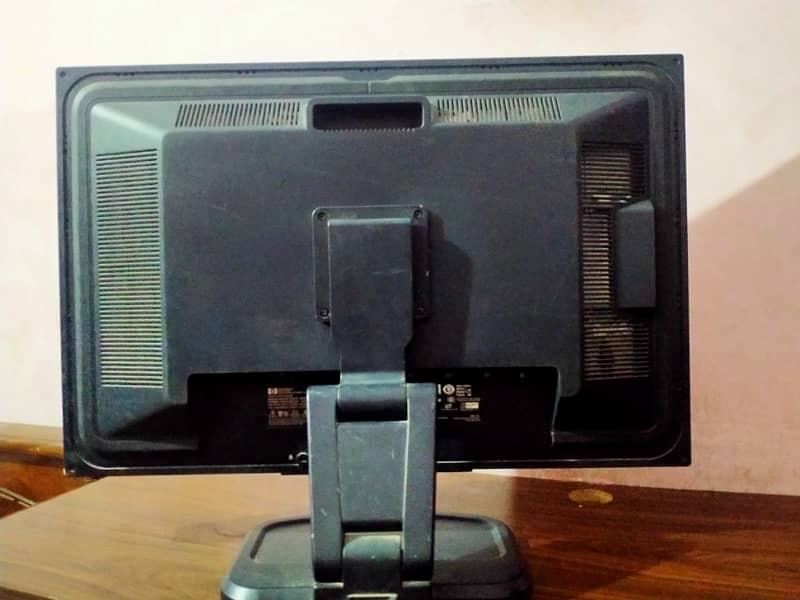 Second-Hand LCD Monitor for Sale 3