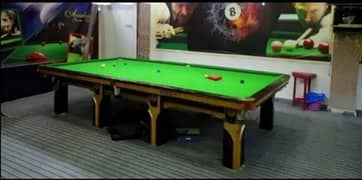6*12 Snooker Table with boll set+ lighting shed.