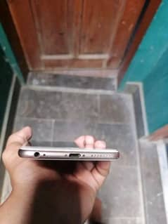 A. Salam i am selling iphone 6splus