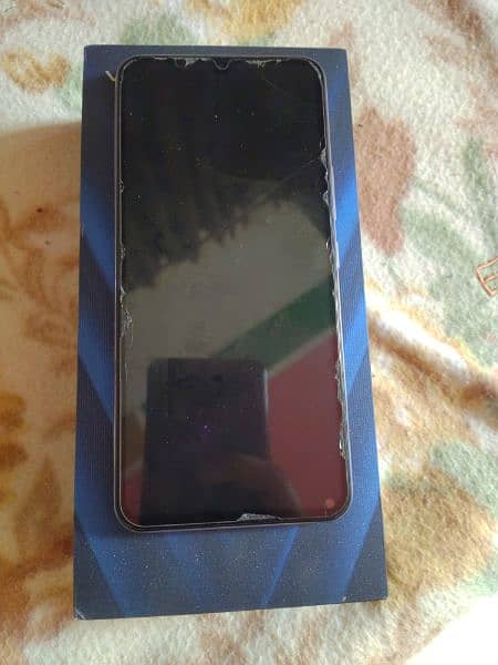 Vivo V21 10/10 condition with box but no charger 4