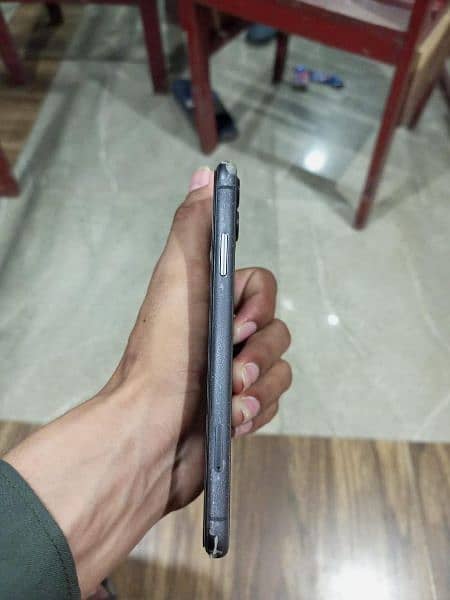 Iphone11 10by10 condition bettry health80 not single scretch 2