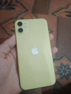 iphone 11 10/10 condition just screen small dot