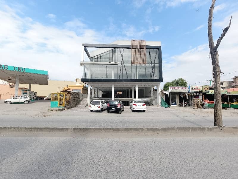 Commercial Plaza Available For Sale 3