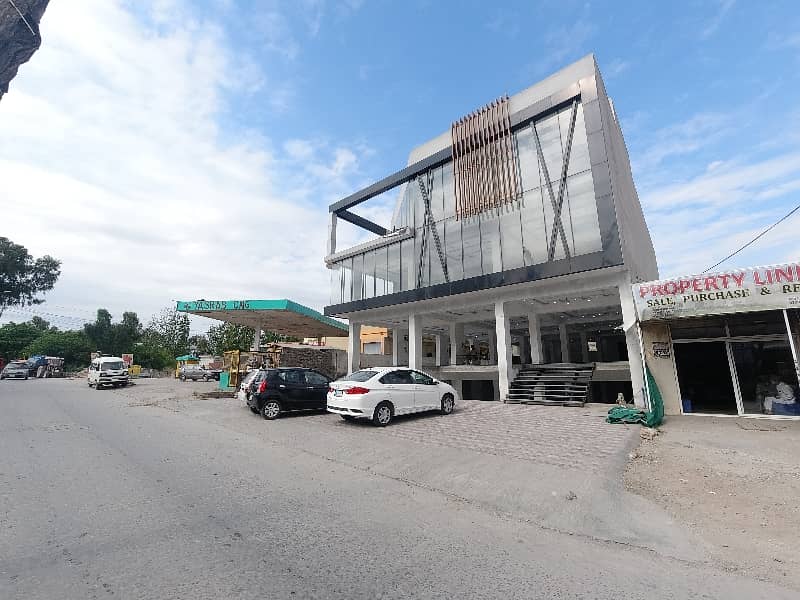 Commercial Plaza Available For Sale 4