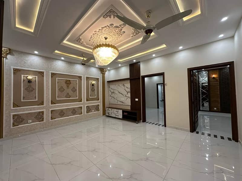 Luxurious Designer 10 Marla brand new House For Sale in Bahria Town Lahore 4