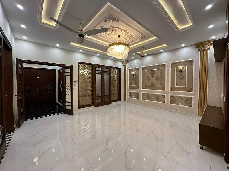 Luxurious Designer 10 Marla brand new House For Sale in Bahria Town Lahore 5