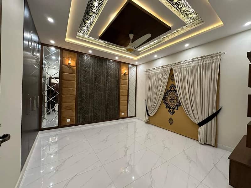 Luxurious Designer 10 Marla brand new House For Sale in Bahria Town Lahore 6