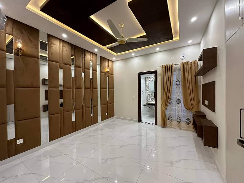 Luxurious Designer 10 Marla brand new House For Sale in Bahria Town Lahore 8